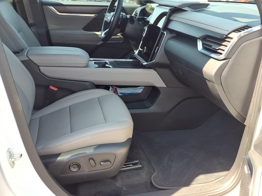Used 2026 GMC Acadia Elevation w/ Elevation Premium Package AWD/4WD image 23