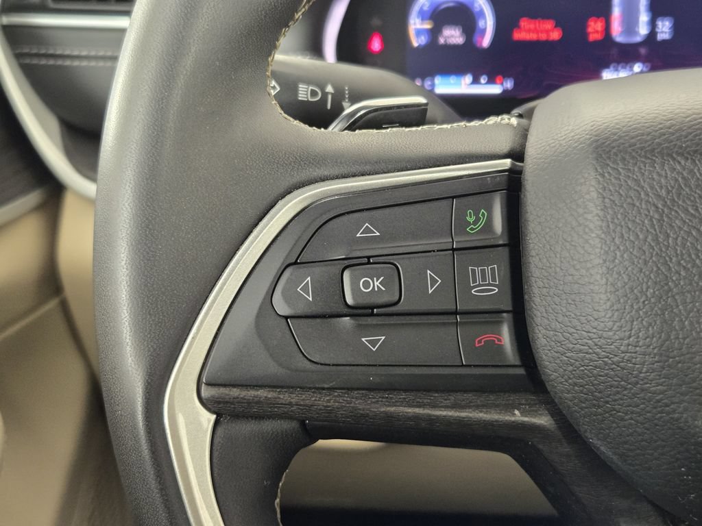 Used 2023 Jeep Grand Cherokee Limited AWD/4WD image 30