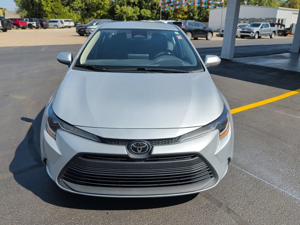 Used 2024 Toyota Corolla LE FWD image 2