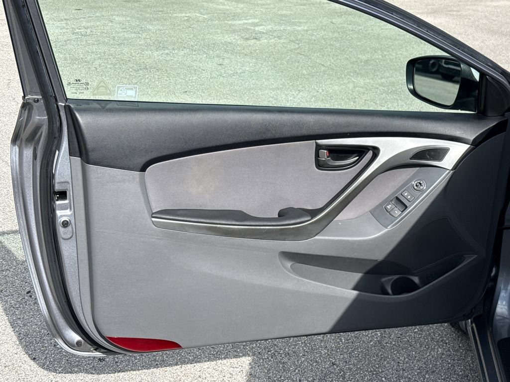 Used 2013 Hyundai Elantra FWD image 12
