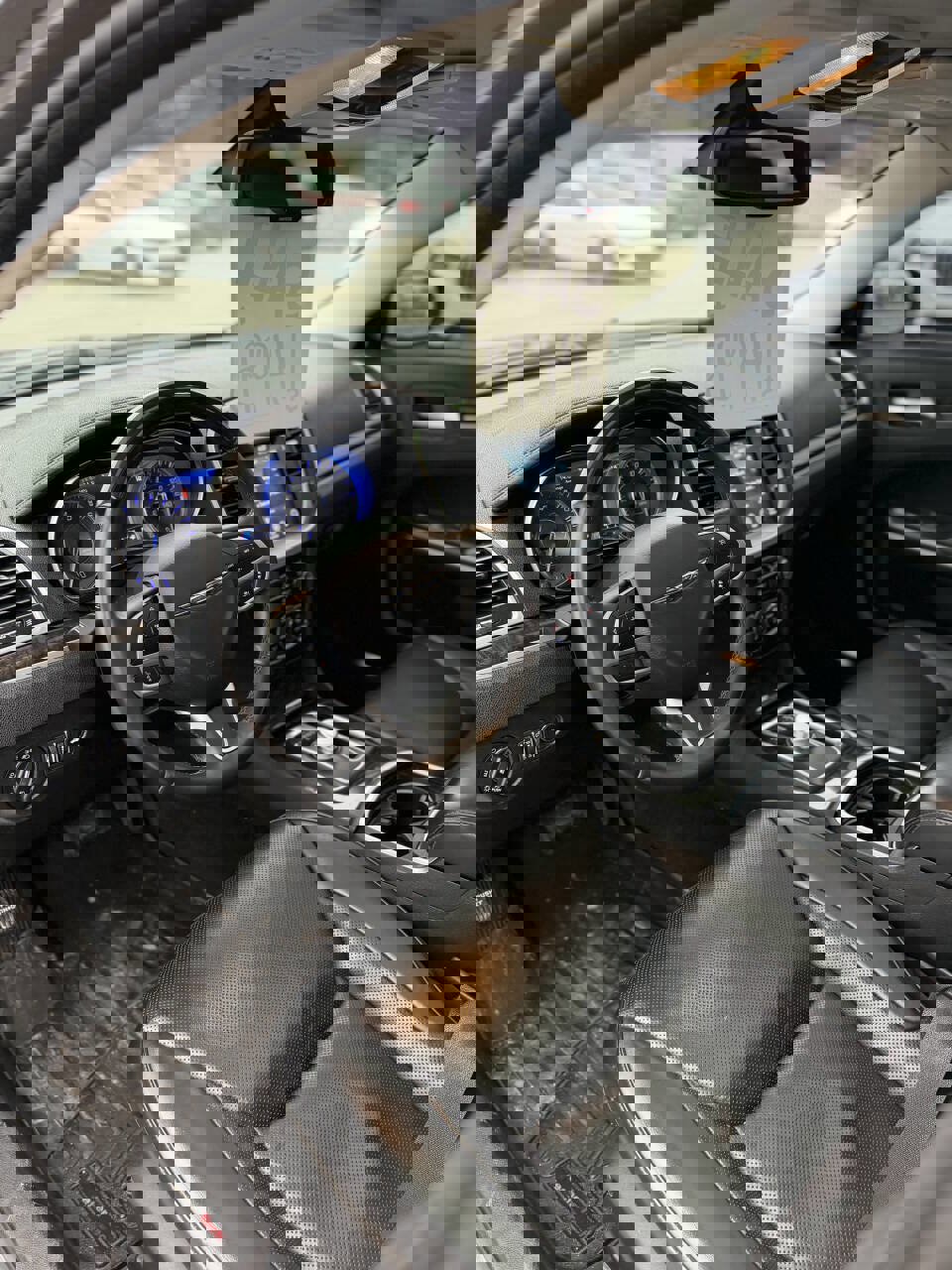 Used 2018 Chrysler 300 Limited w/ Safetytec Plus Group image 13