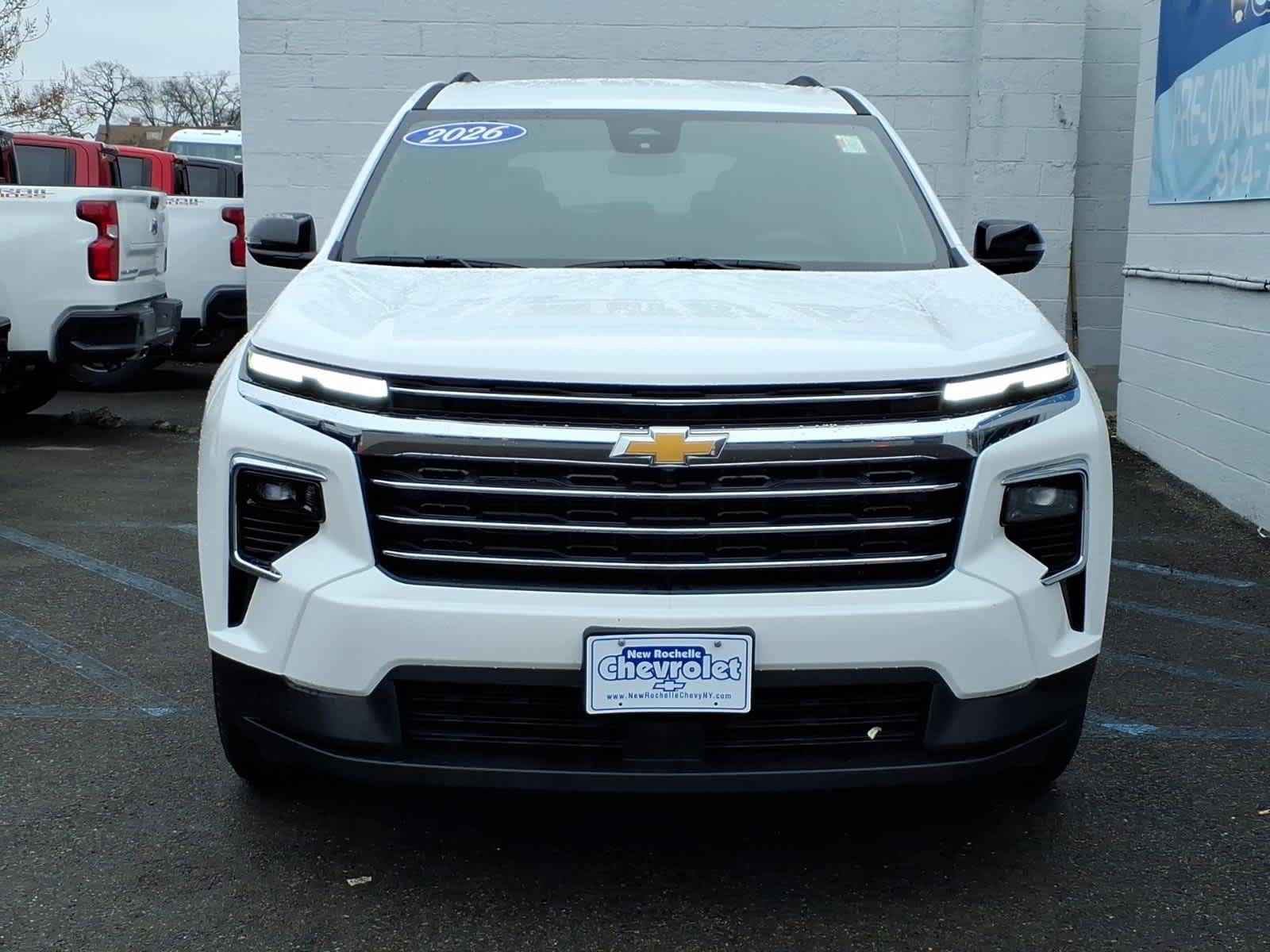Used 2026 Chevrolet Traverse LT AWD/4WD image 2