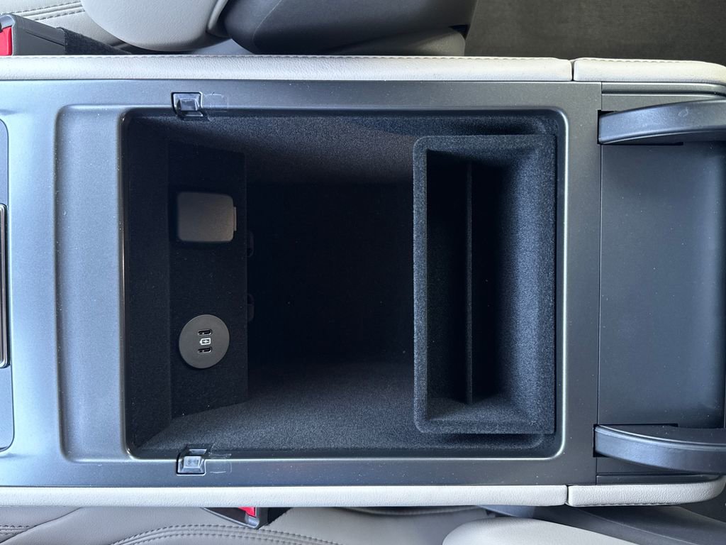 Used 2025 Lincoln Nautilus Premier AWD/4WD image 26