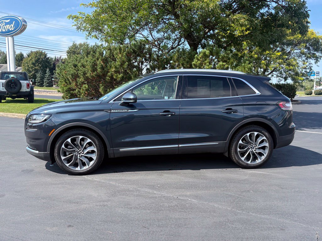 Used 2023 Lincoln Nautilus Reserve w/ Luxury Package AWD/4WD image 2