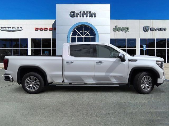 Used 2022 GMC Sierra 1500 Denali w/ Technology Package AWD/4WD image 3