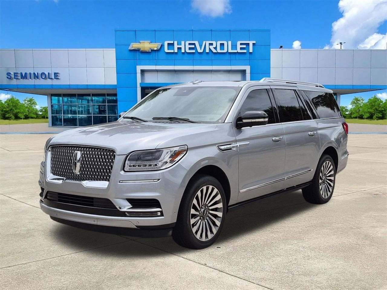 Used 2020 Lincoln Navigator L Reserve w/ Luxury Package AWD/4WD image 2