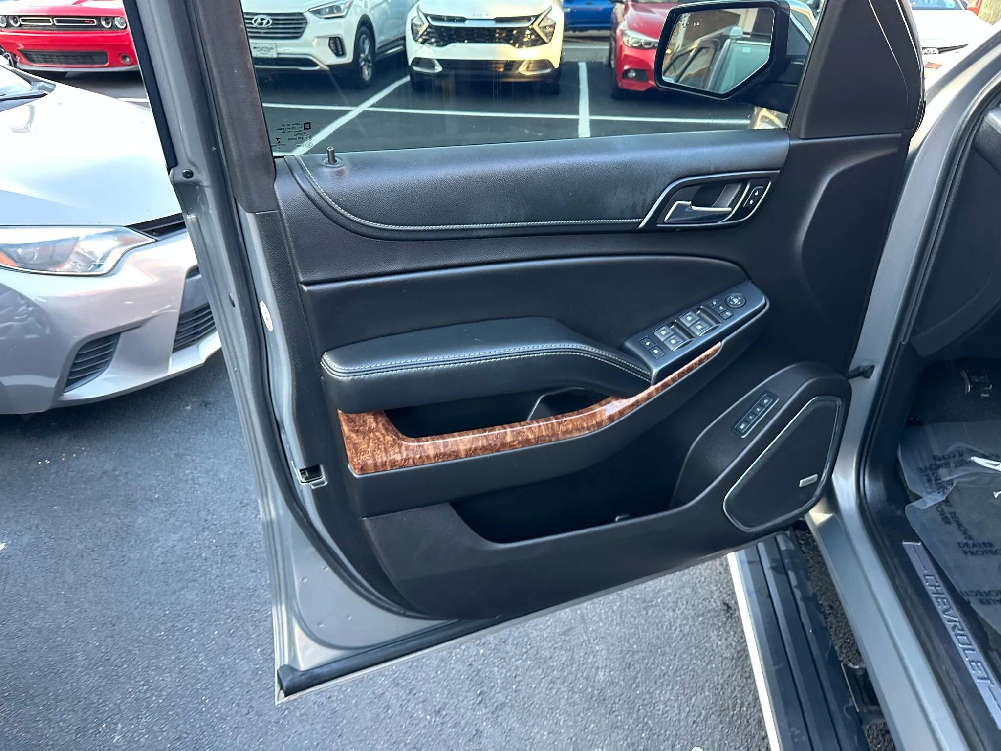 Used 2017 Chevrolet Suburban Premier image 21