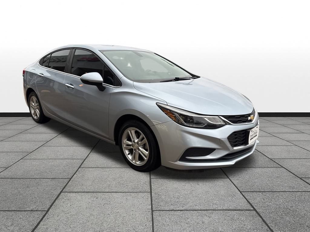 Used 2017 Chevrolet Cruze LT image 6