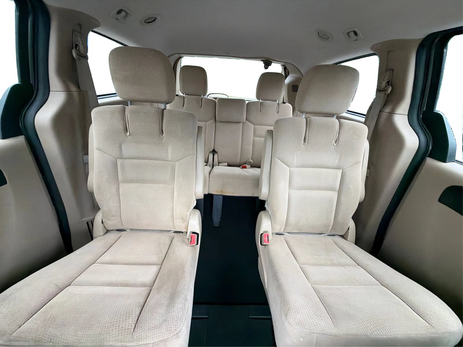 Used 2016 Dodge Grand Caravan SXT w/ UConnect Hands-Free Group FWD image 18