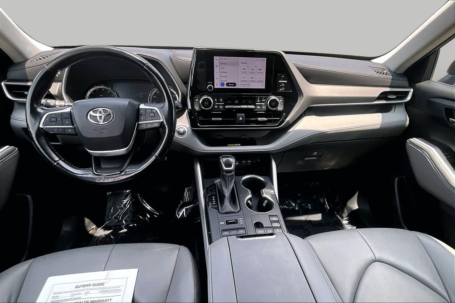 Used 2023 Toyota Highlander XLE AWD/4WD image 16