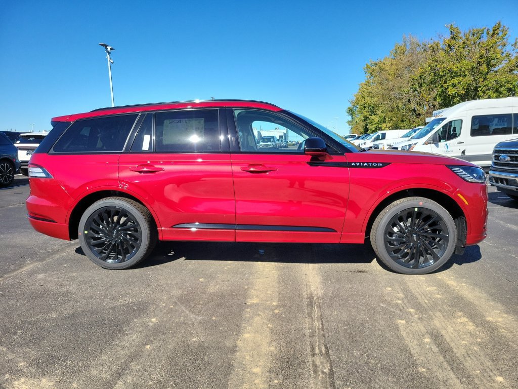 New 2027 Lincoln Aviator Reserve AWD/4WD image 3