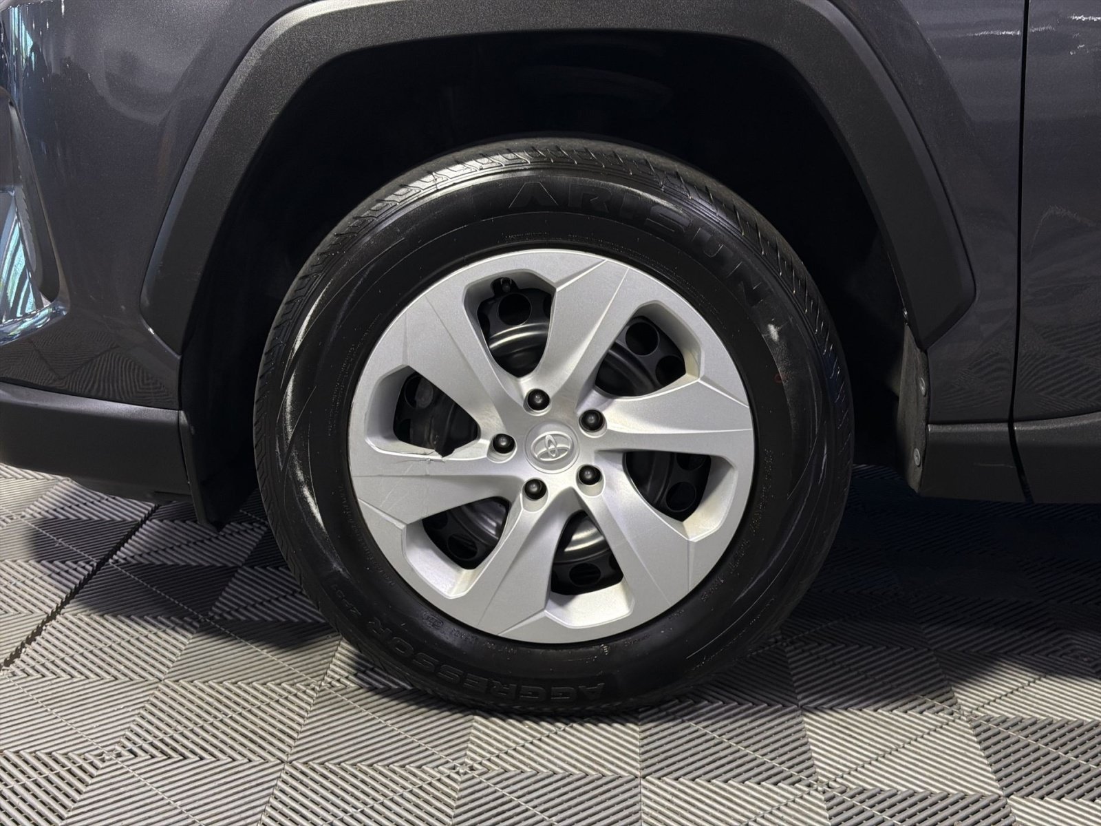 Used 2023 Toyota RAV4 LE AWD/4WD image 16