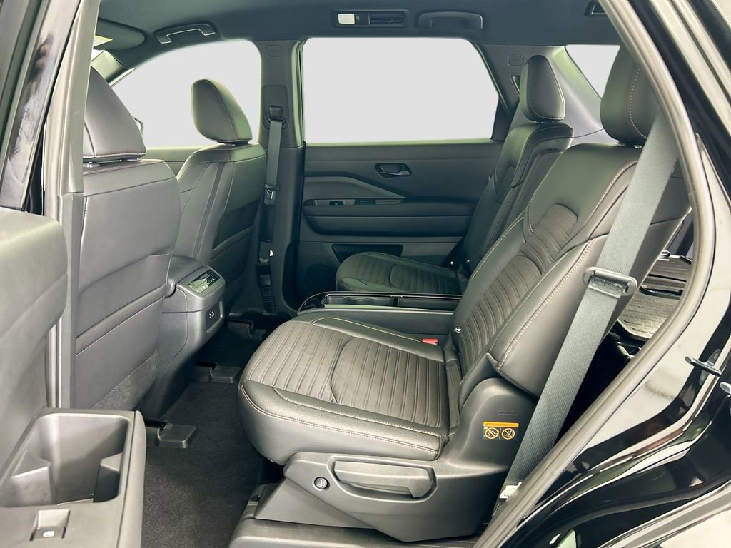 Used 2025 Nissan Pathfinder Rock Creek AWD/4WD image 19