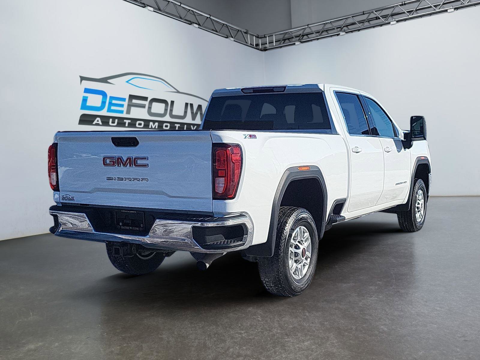 Used 2021 GMC Sierra 2500 SLE w/ SLE Value Package; image 3