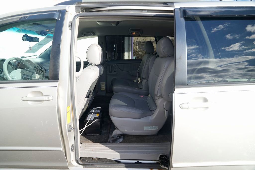 Used 2005 Toyota Sienna XLE image 21