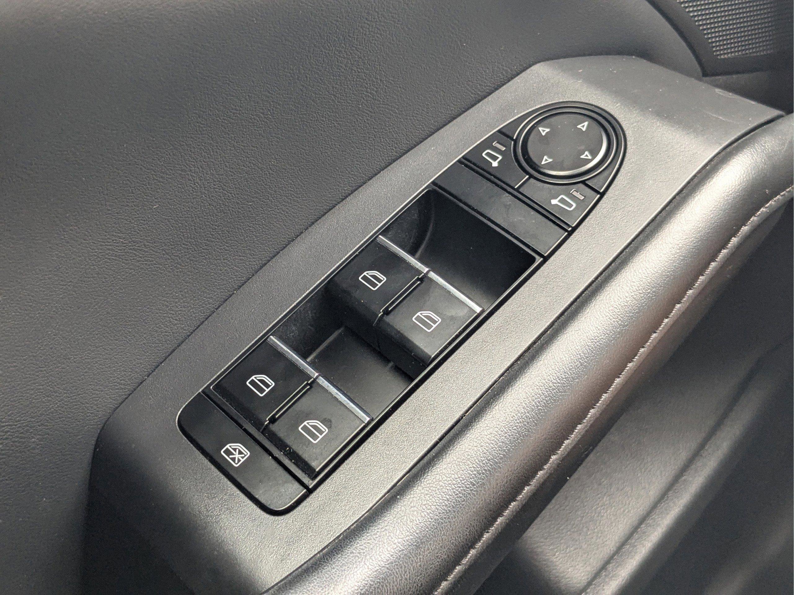 Used 2023 MAZDA MAZDA3 s FWD image 19