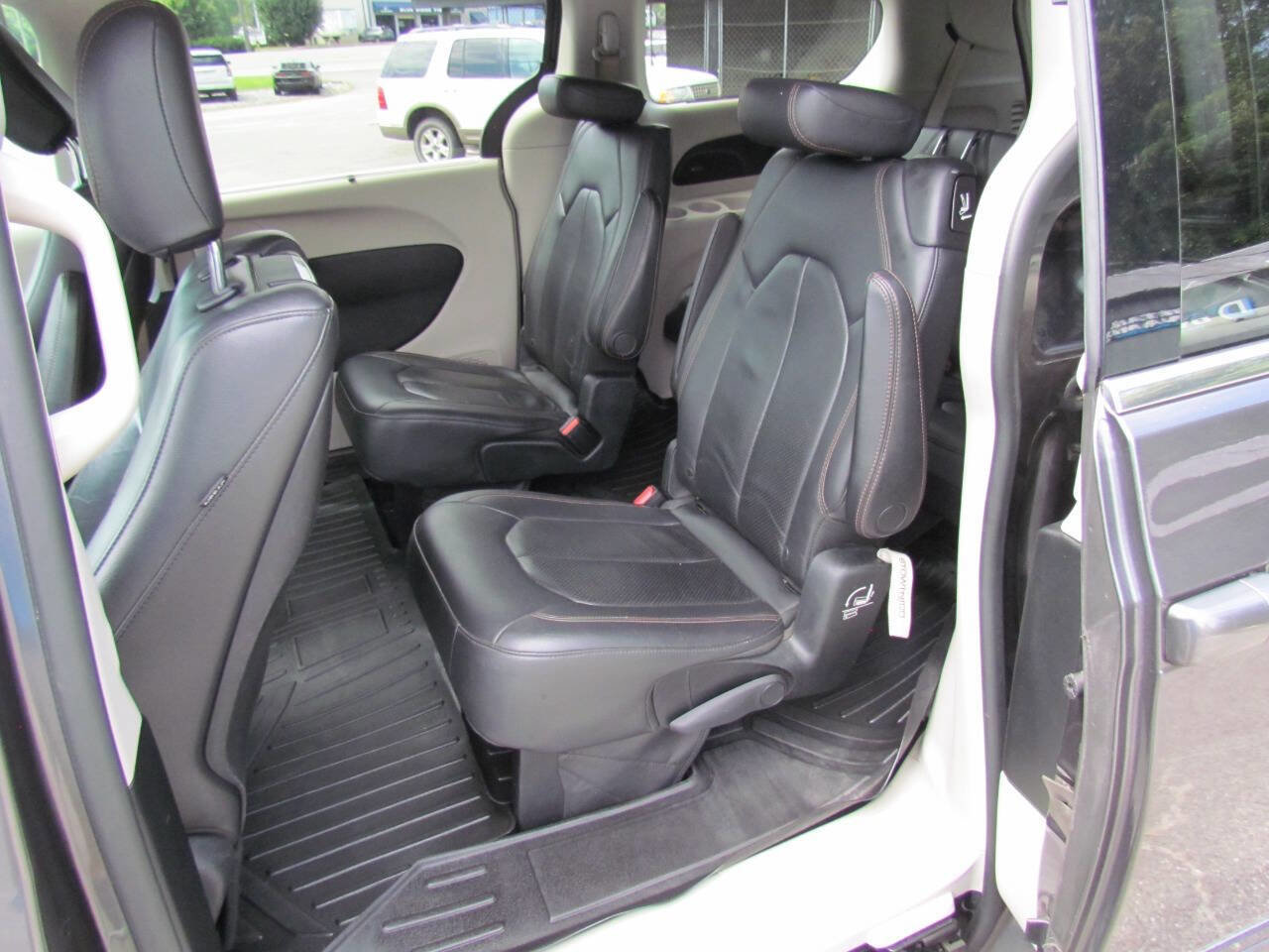 Used 2017 Chrysler Pacifica Touring-L Plus w/ Advanced Safetytec Group image 12