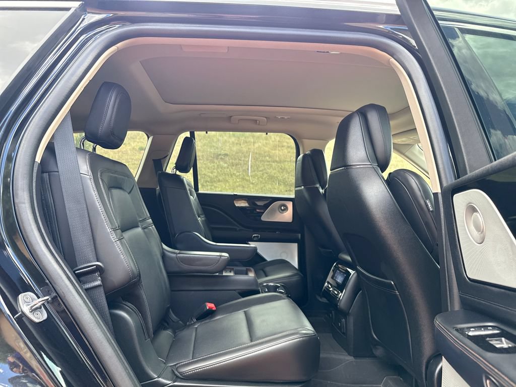 Used 2022 Lincoln Aviator Grand Touring w/ Equipment Group 301A AWD/4WD image 26