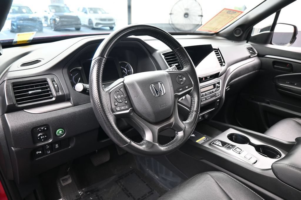 Used 2025 Honda Passport EX-L image 12