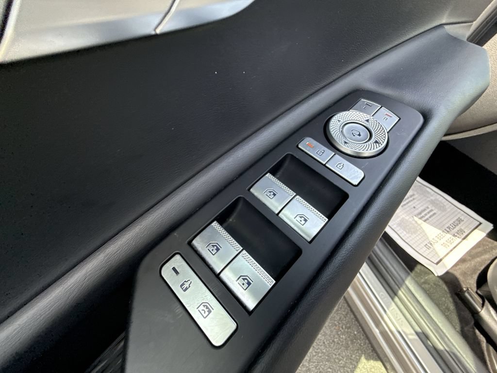 Used 2025 Genesis GV80 2.5T Standard AWD/4WD image 19