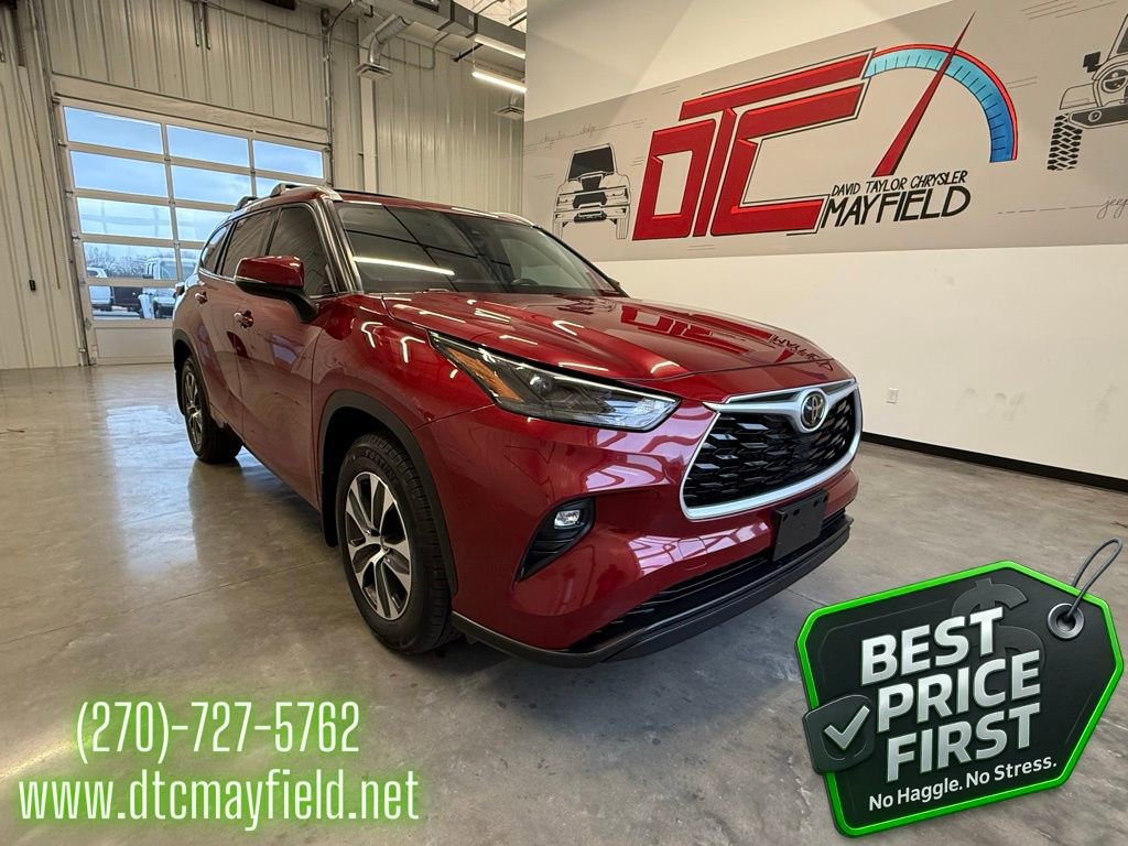 Used 2022 Toyota Highlander XLE image 1