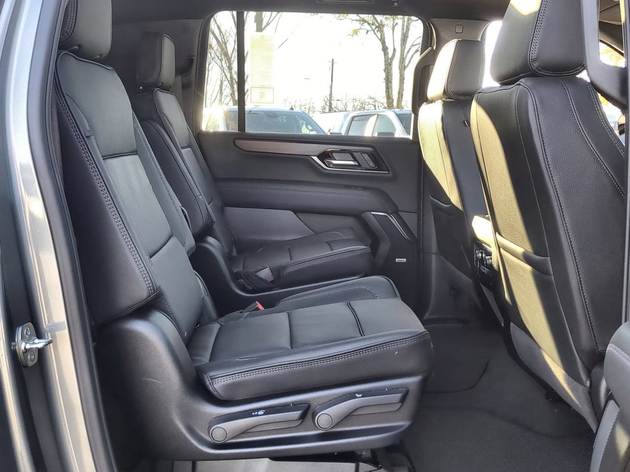 Used 2026 GMC Yukon XL Denali w/ Sun & Power Step Package AWD/4WD image 28