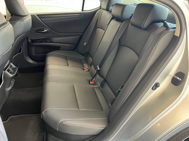 Used 2025 Lexus ES 300h w/ Premium Package FWD image 39