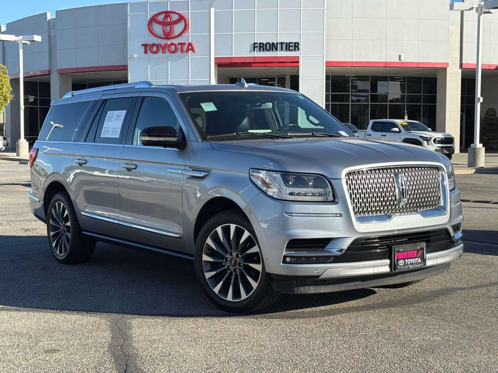 Used 2021 Lincoln Navigator L Reserve RWD image 1