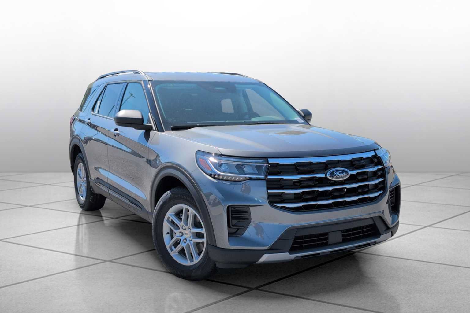 New 2026 Ford Explorer Active RWD image 2