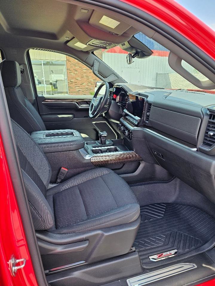 Used 2022 Chevrolet Silverado 1500 LT AWD/4WD image 17