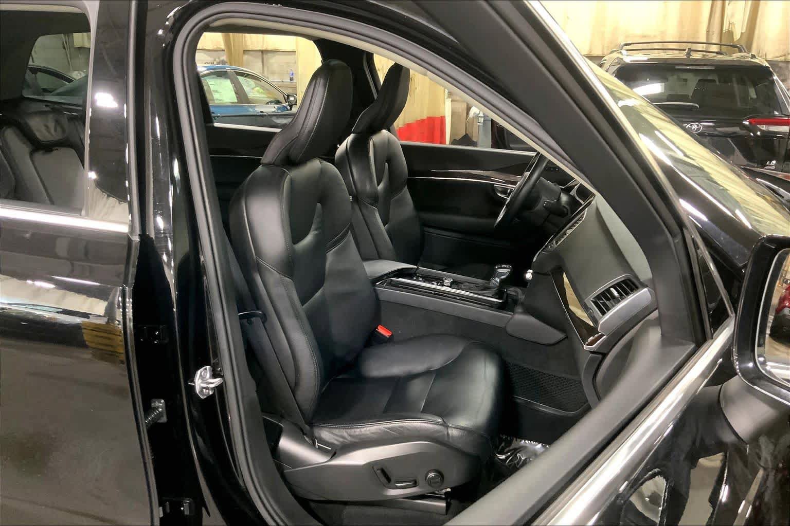 Used 2019 Volvo XC90 T5 Momentum w/ Protection Package Premier image 9