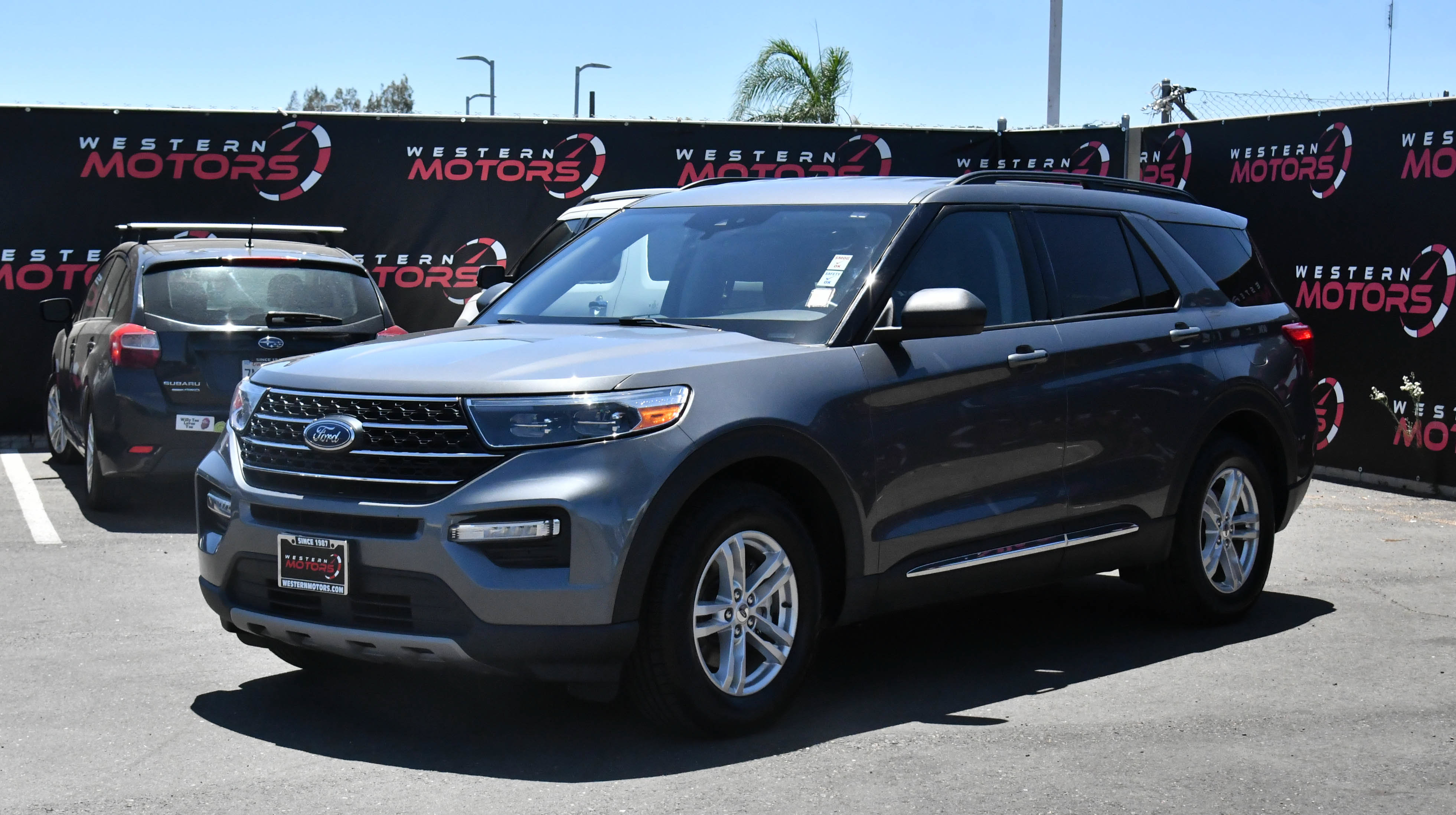 Used 2023 Ford Explorer XLT w/ Equipment Group 202A RWD image 3