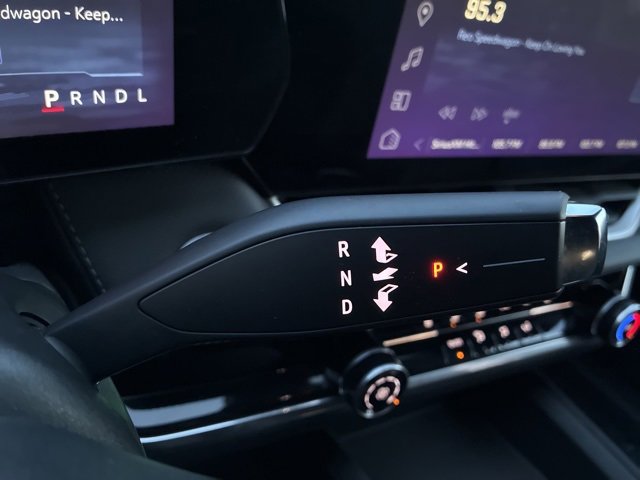 Used 2025 Chevrolet Equinox LT image 19