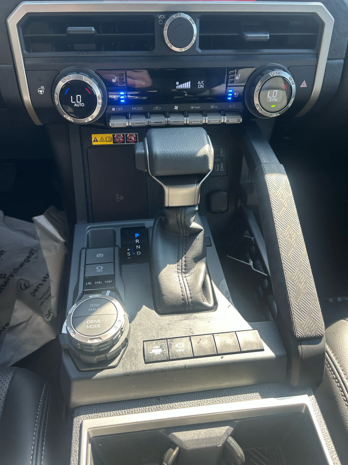 Used 2025 Toyota Tacoma Limited AWD/4WD image 11