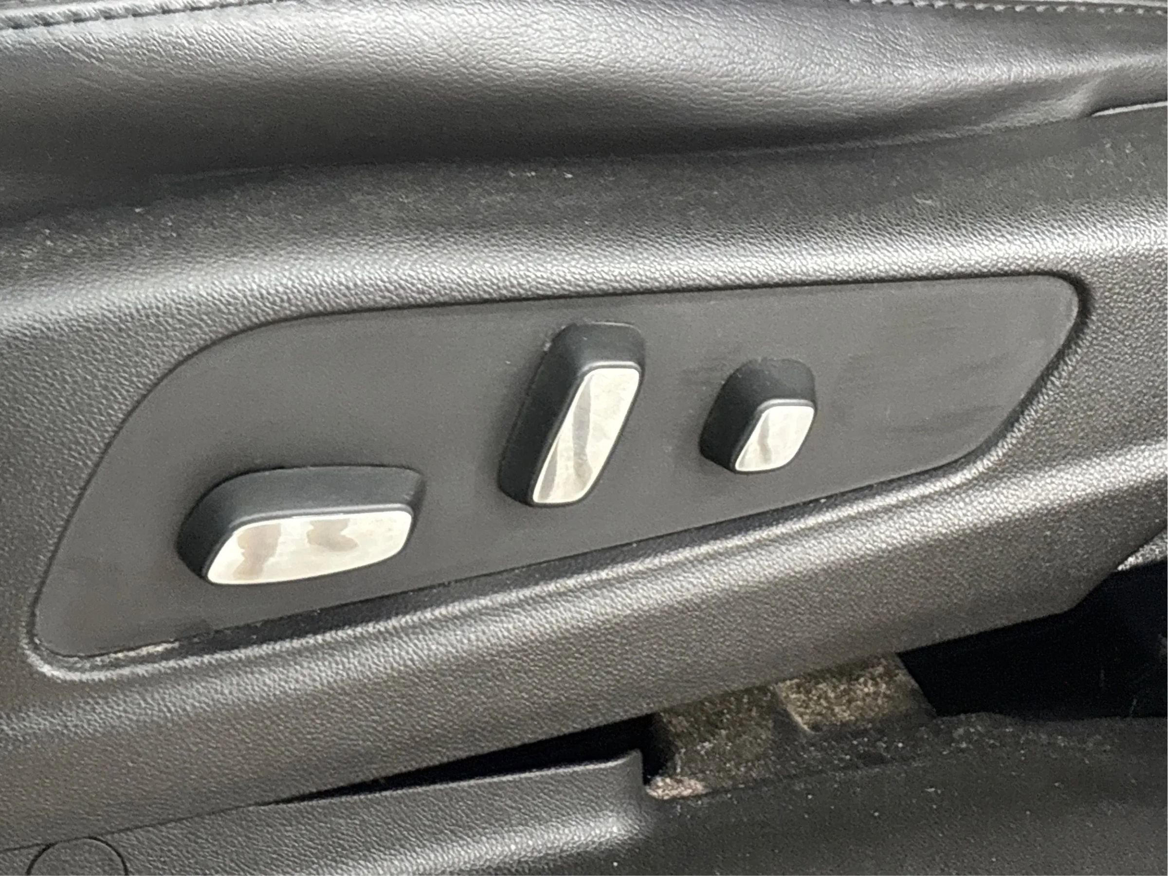 Used 2018 Cadillac XT5 Luxury w/ Driver Awareness Package image 25