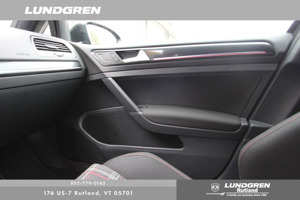 Used 2017 Volkswagen Golf 4-Door image 25