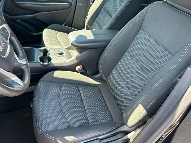 Used 2024 GMC Terrain SLE FWD image 25
