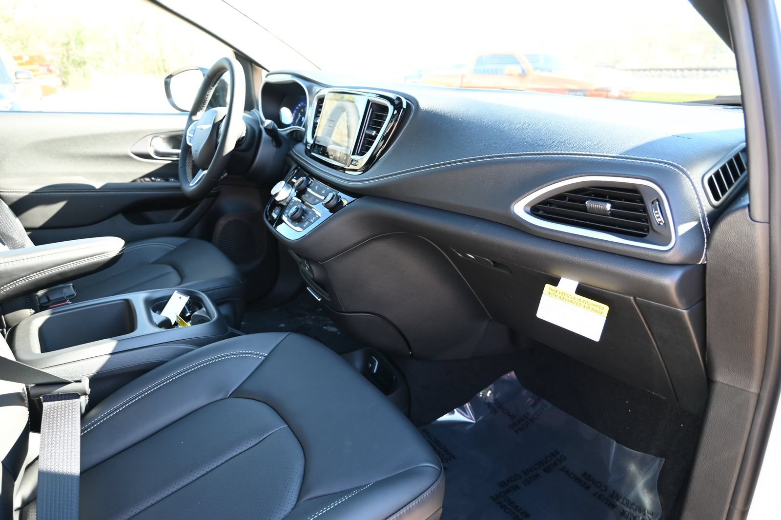 New 2026 Chrysler Pacifica Select AWD/4WD image 19