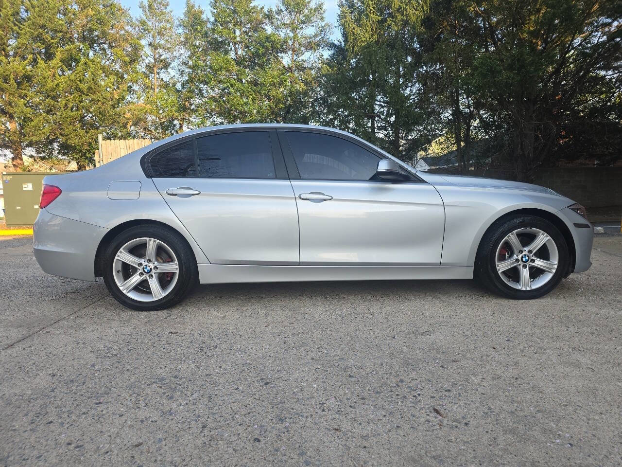 Used 2014 BMW 320i xDrive Sedan AWD/4WD image 2