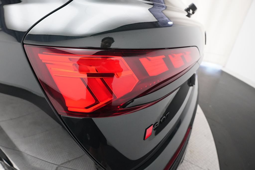 New 2026 Audi SQ7 Prestige AWD/4WD image 34