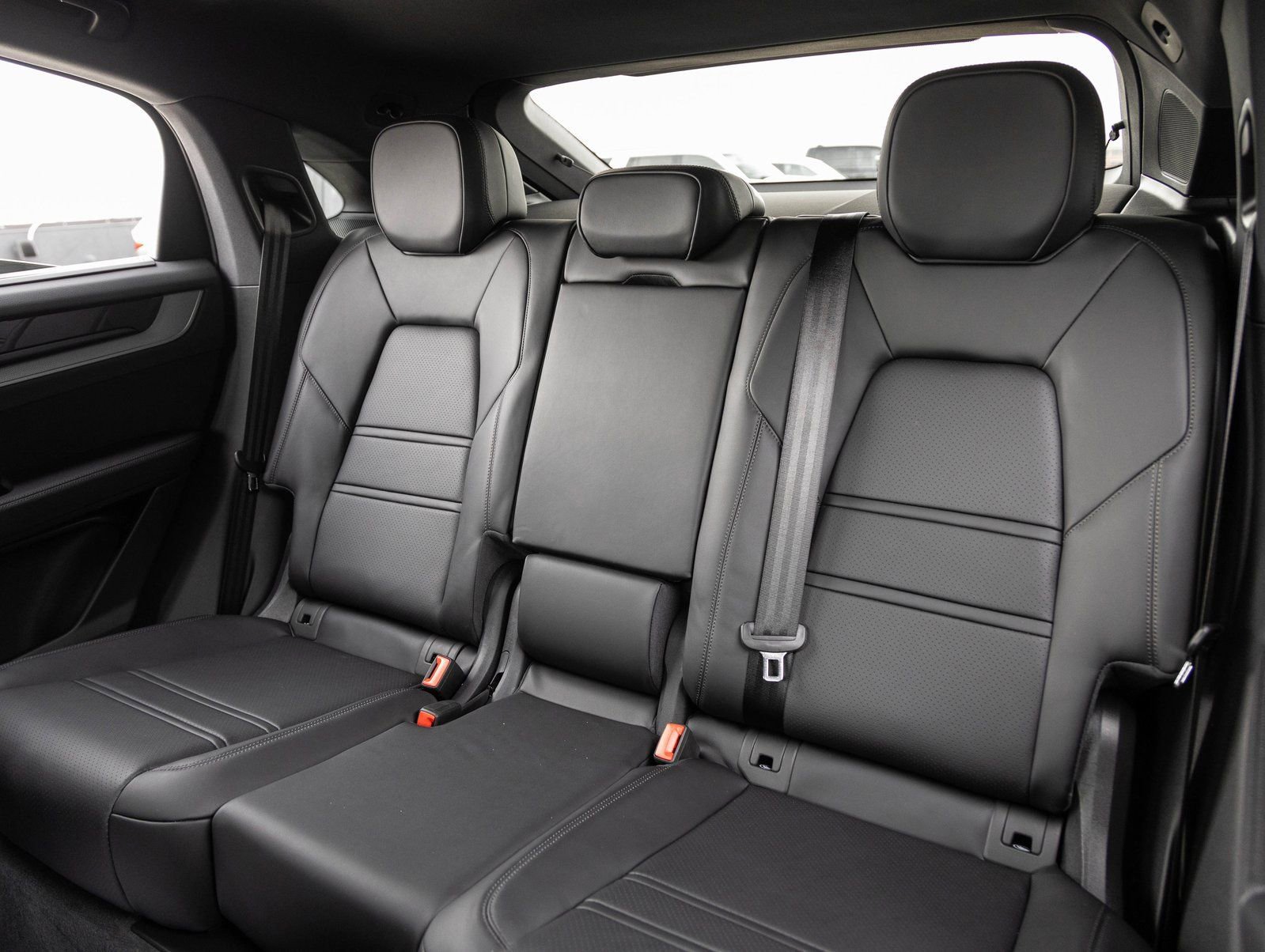 Certified 2026 Porsche Cayenne Coupe image 29