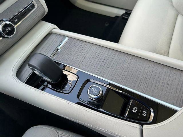 New 2025 Volvo XC90 T8 Plus w/ Protection Package Premier image 25