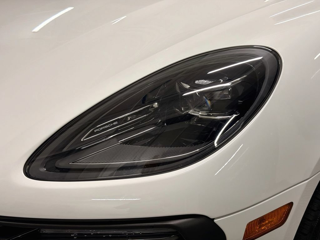 Used 2026 Porsche Macan AWD/4WD image 32