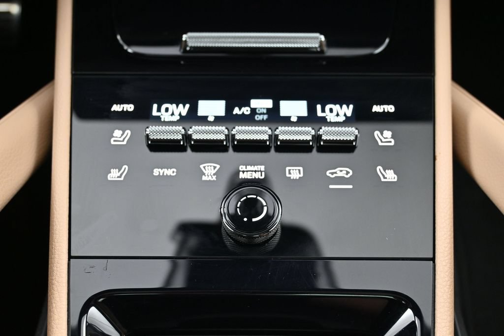 Certified 2025 Porsche Cayenne Coupe AWD/4WD image 18