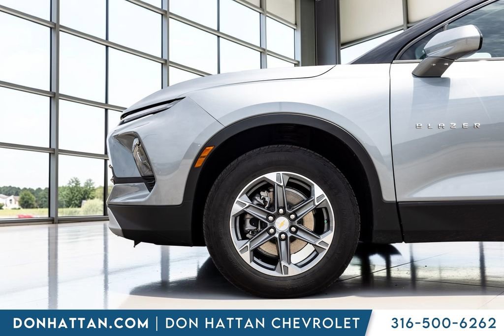 Used 2025 Chevrolet Blazer LT AWD/4WD image 28