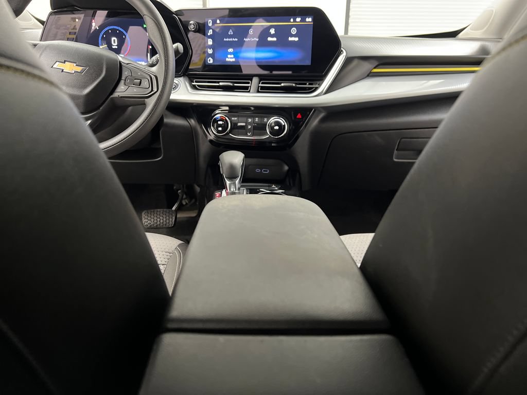 Used 2025 Chevrolet Trax LT FWD image 41