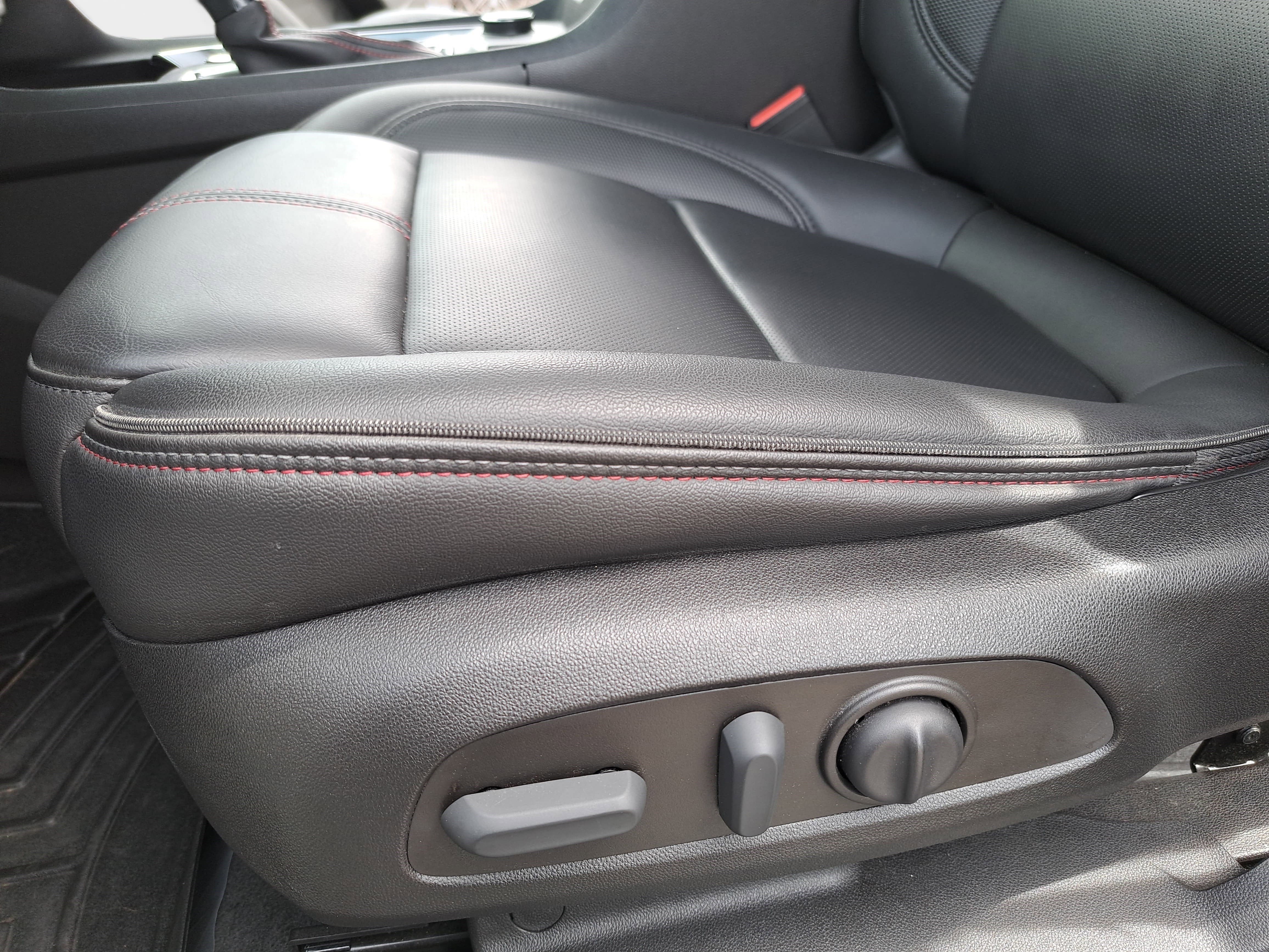 Used 2023 Chevrolet Traverse RS image 29