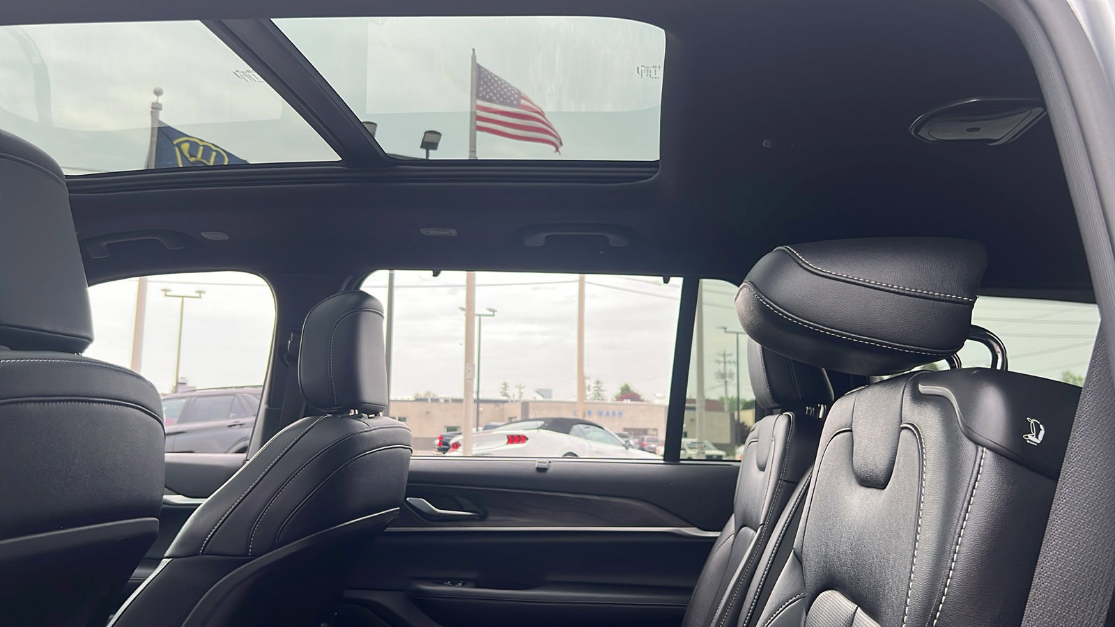 Used 2024 Jeep Grand Cherokee L Limited w/ Luxury Tech Group II image 38