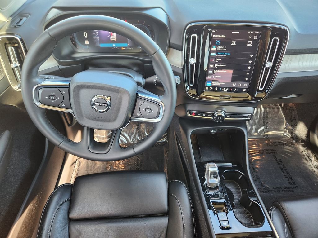 Used 2023 Volvo XC40 B5 Plus w/ Climate Package image 3