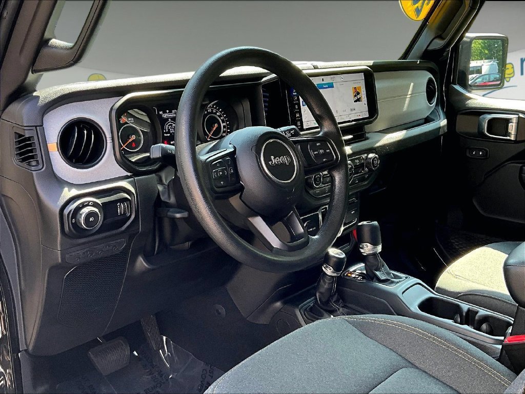 Used 2025 Jeep Wrangler Unlimited Sport AWD/4WD image 12